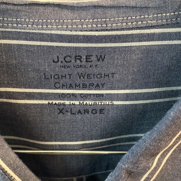 J. Crew Lightweight Chambray Buttondown, XL EUC - Picture 2 of 5